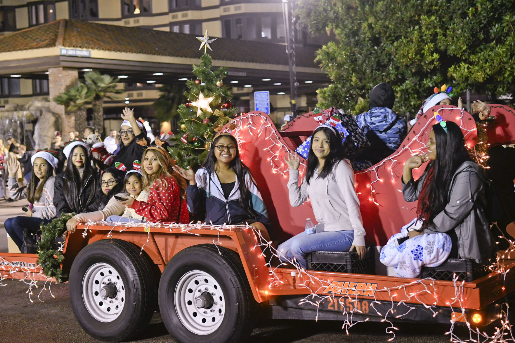 120719 SM Parade of Lights 32.jpg